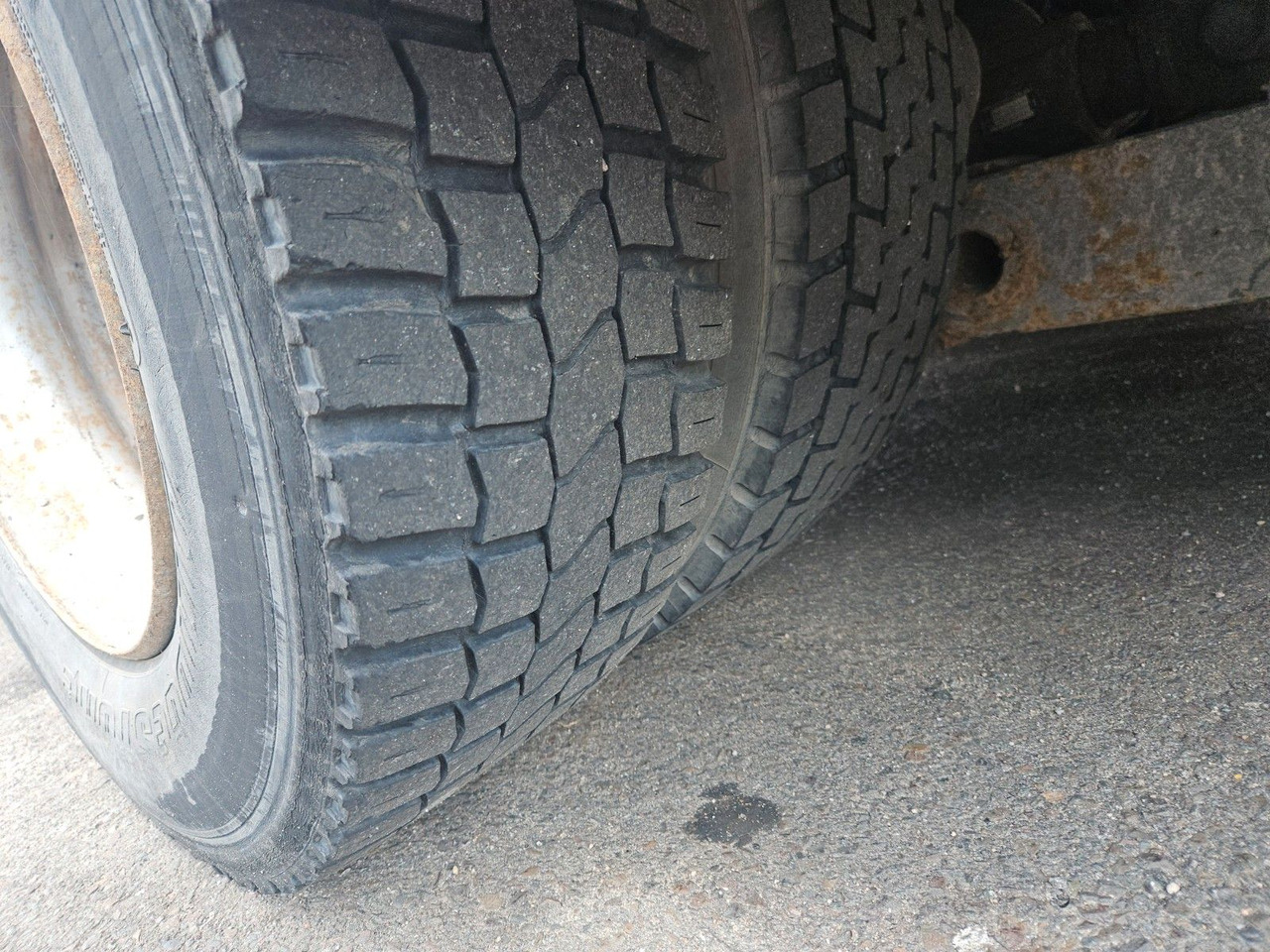 Mercedes-Benz Atego 1224 mit Ladebordwand - משאית תיבה: תמונה 4 Mercedes-Benz Atego 1224 mit Ladebordwand - משאית תיבה: תמונה 4