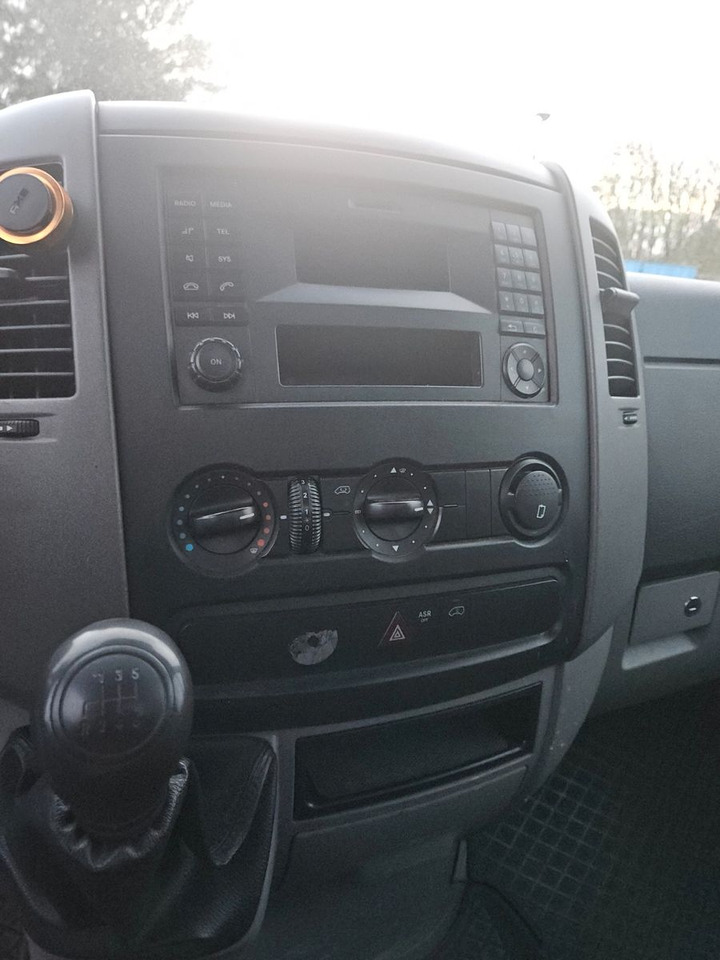 Mercedes-Benz Sprinter II Pritsche 314 CDI - כלי רכב מסחרי במיטה שטוחה: תמונה 5 Mercedes-Benz Sprinter II Pritsche 314 CDI - כלי רכב מסחרי במיטה שטוחה: תמונה 5