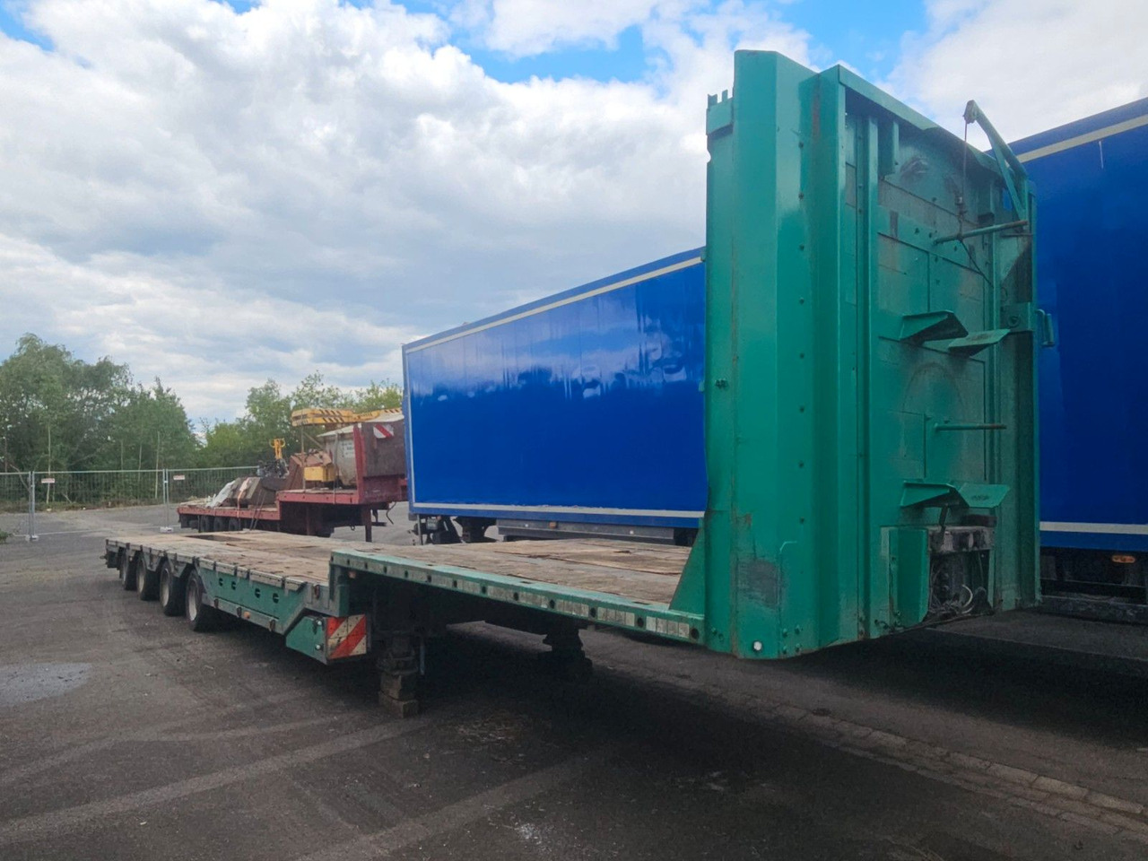 Meusburger MPG-4 Tieflader mit Radmulden 39.5t - סמיטריילר עם מטען נמוך: תמונה 1 Meusburger MPG-4 Tieflader mit Radmulden 39.5t - סמיטריילר עם מטען נמוך: תמונה 1
