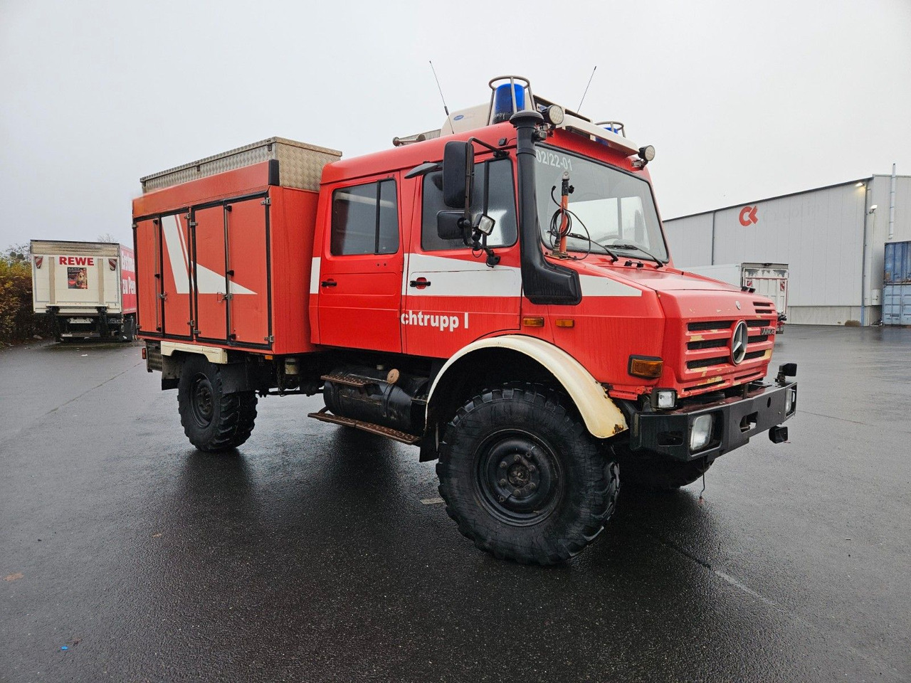 Unimog U4000 4x4 DOKA Tanklöschfahrzeug Feuerwehr - משאית מכל: תמונה 1 Unimog U4000 4x4 DOKA Tanklöschfahrzeug Feuerwehr - משאית מכל: תמונה 1
