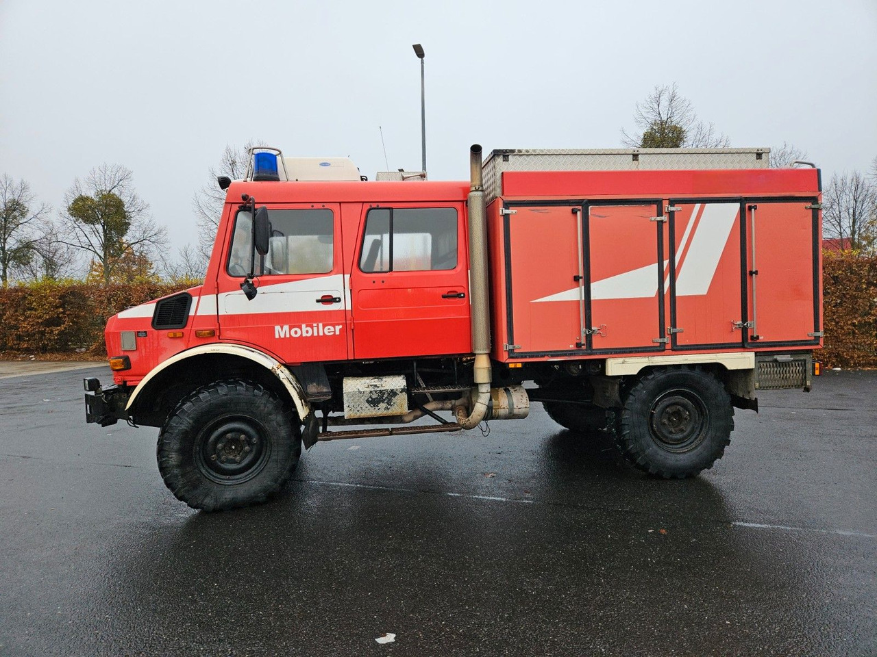 Unimog U4000 4x4 DOKA Tanklöschfahrzeug Feuerwehr - משאית מכל: תמונה 2 Unimog U4000 4x4 DOKA Tanklöschfahrzeug Feuerwehr - משאית מכל: תמונה 2