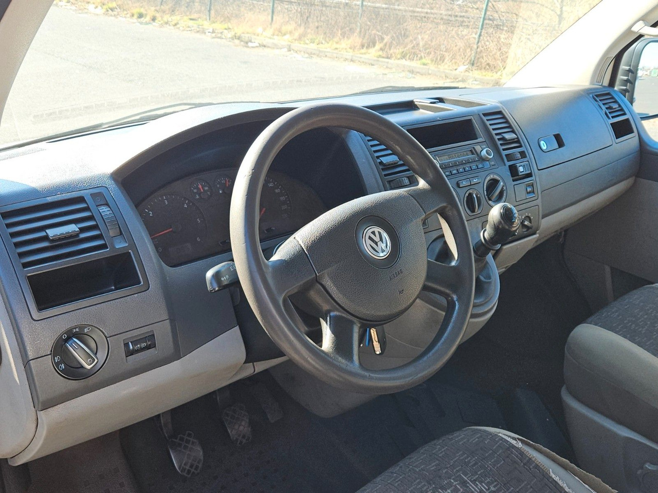 Volkswagen T5 lang 9 Sitzer, Klima, Standheizung - כלי רכב מסחרי לנוסעים: תמונה 5 Volkswagen T5 lang 9 Sitzer, Klima, Standheizung - כלי רכב מסחרי לנוסעים: תמונה 5