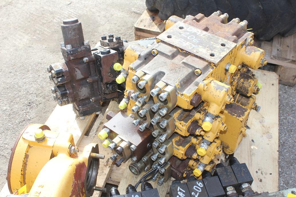 Caterpillar 206 BFT - שסתום הידרולי עבור מכונת בנייה: תמונה 4 Caterpillar 206 BFT - שסתום הידרולי עבור מכונת בנייה: תמונה 4