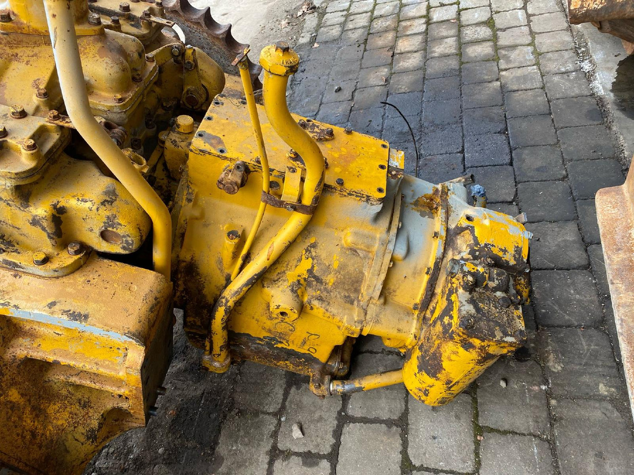 Caterpillar CAT D 951 - תיבת הילוכים עבור מכונת בנייה: תמונה 4 Caterpillar CAT D 951 - תיבת הילוכים עבור מכונת בנייה: תמונה 4