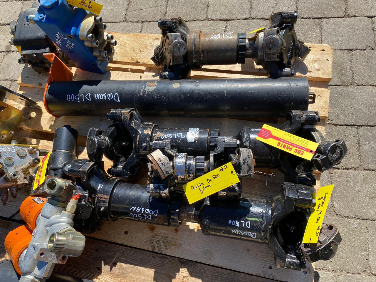 Doosan DL 500 - גל הנעה עבור מכונת בנייה: תמונה 1 Doosan DL 500 - גל הנעה עבור מכונת בנייה: תמונה 1