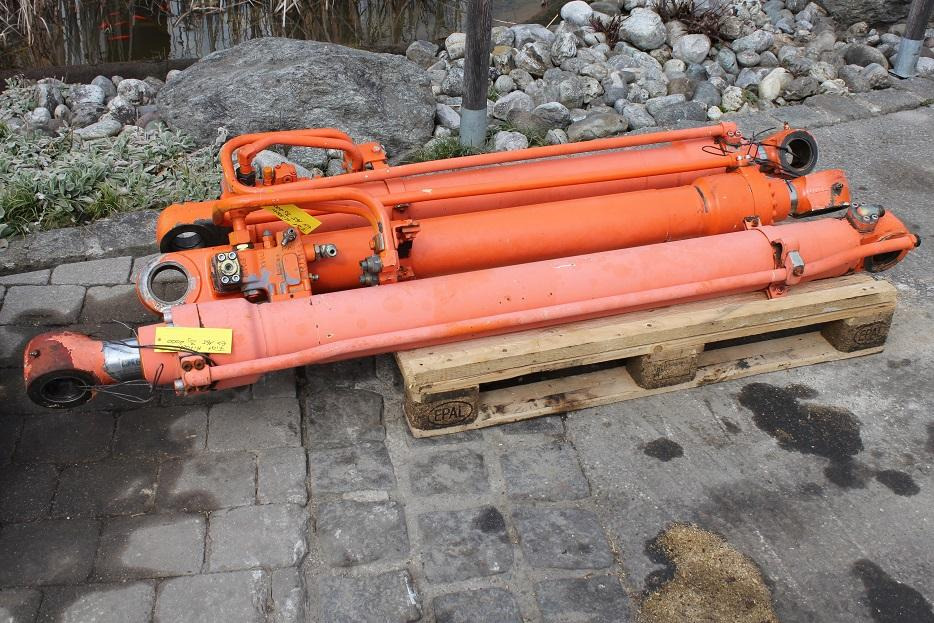 Fiat-Hitachi EX 165 - צילינדר הידרולי עבור מכונת בנייה: תמונה 1 Fiat-Hitachi EX 165 - צילינדר הידרולי עבור מכונת בנייה: תמונה 1