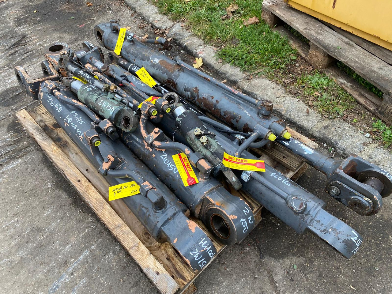 Hitachi ZW 150 - צילינדר הידרולי עבור מכונת בנייה: תמונה 1 Hitachi ZW 150 - צילינדר הידרולי עבור מכונת בנייה: תמונה 1