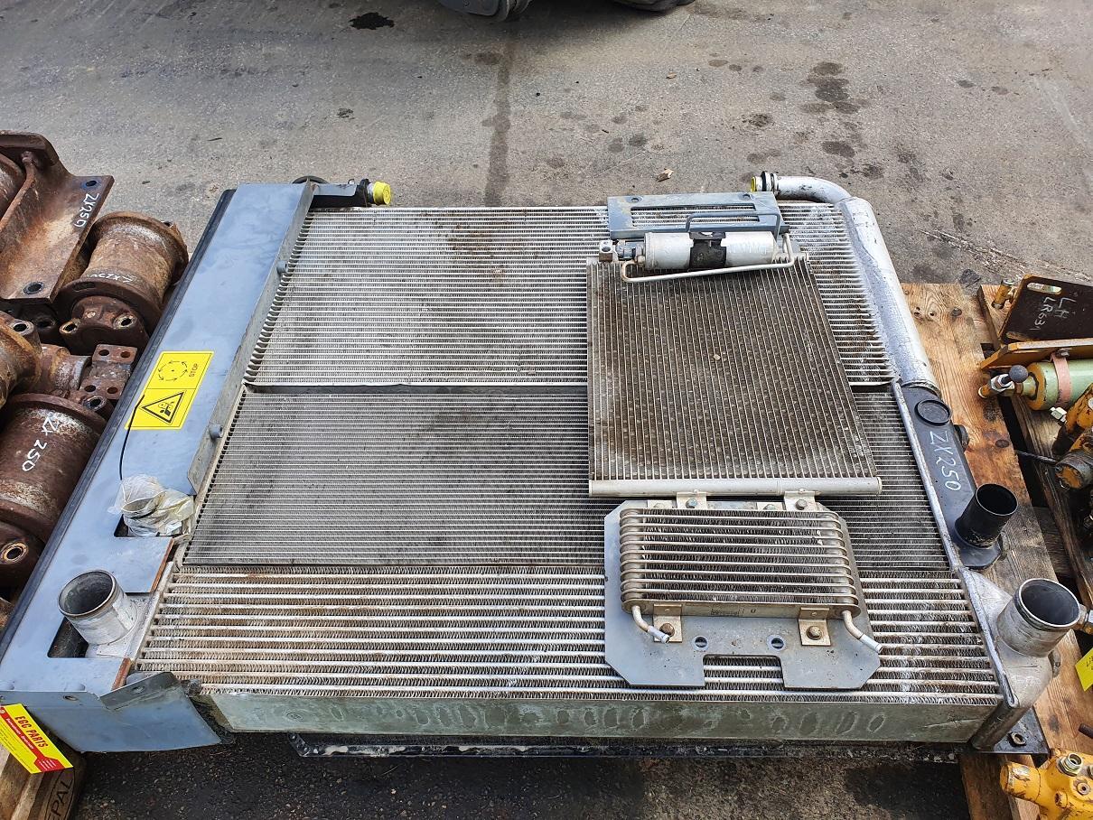 Hitachi ZX 250 LC N 3 - מערכת קירור עבור מכונת בנייה: תמונה 5 Hitachi ZX 250 LC N 3 - מערכת קירור עבור מכונת בנייה: תמונה 5