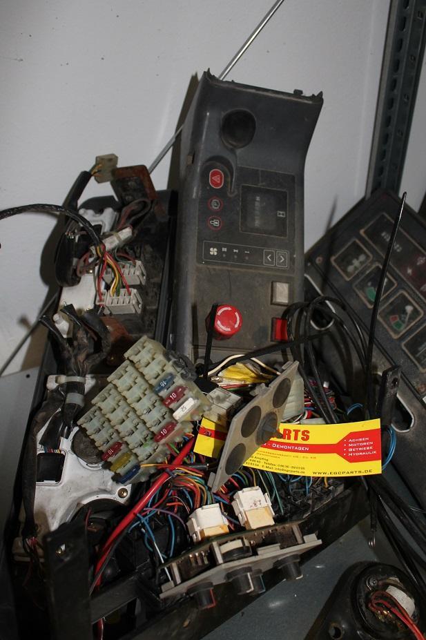 JCB 210 - לוח מחוונים עבור מחפר סורק: תמונה 4 JCB 210 - לוח מחוונים עבור מחפר סורק: תמונה 4