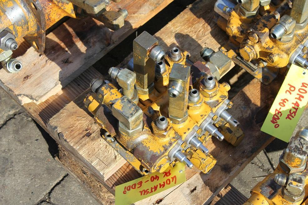 Komatsu PC 40 - שסתום הידרולי עבור מכונת בנייה: תמונה 2 Komatsu PC 40 - שסתום הידרולי עבור מכונת בנייה: תמונה 2