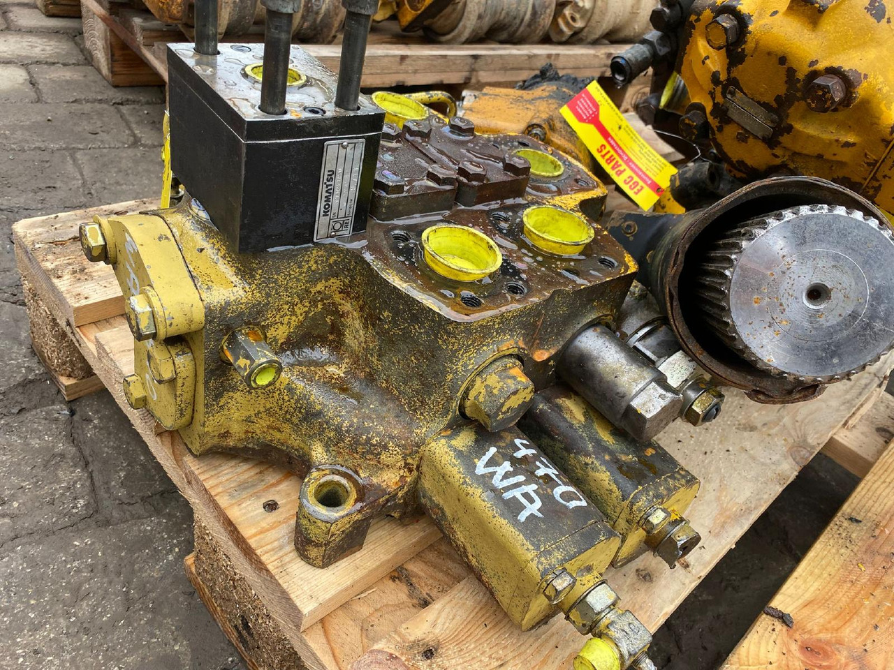 Komatsu WA 470-3 - שסתום הידרולי עבור מכונת בנייה: תמונה 1 Komatsu WA 470-3 - שסתום הידרולי עבור מכונת בנייה: תמונה 1