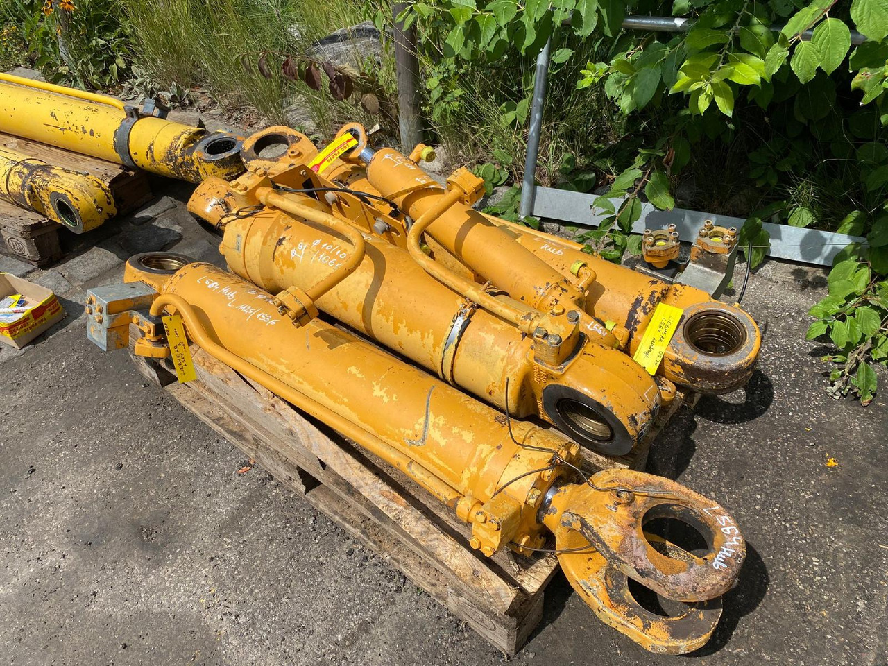 Liebherr L 564 - צילינדר הידרולי עבור מכונת בנייה: תמונה 2 Liebherr L 564 - צילינדר הידרולי עבור מכונת בנייה: תמונה 2