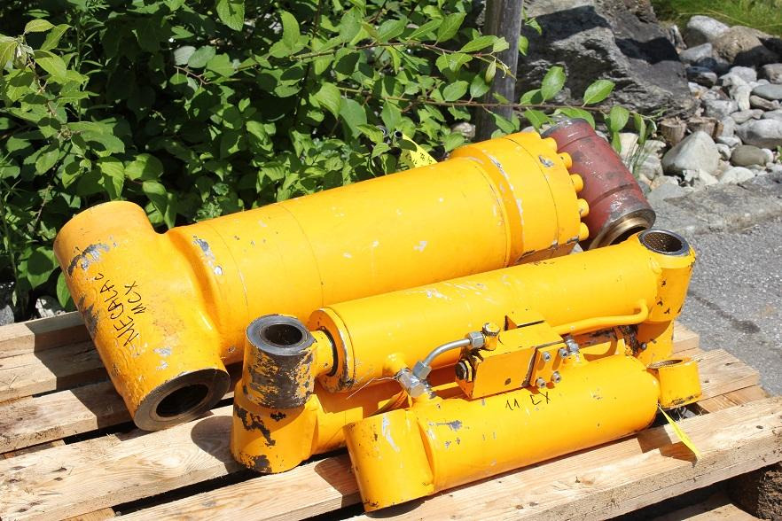 Mecalac 11CX - צילינדר הידרולי עבור מכונת בנייה: תמונה 1 Mecalac 11CX - צילינדר הידרולי עבור מכונת בנייה: תמונה 1