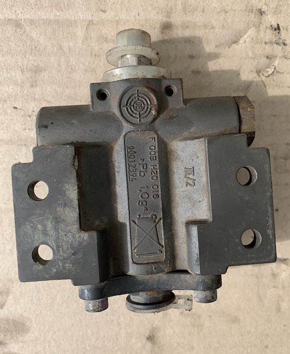 Bosch Moduł, zawór dozujący, wtrysk mocznika adblue 0444011006 - מערכת פליטה עבור משאית: תמונה 4 Bosch Moduł, zawór dozujący, wtrysk mocznika adblue 0444011006 - מערכת פליטה עבור משאית: תמונה 4