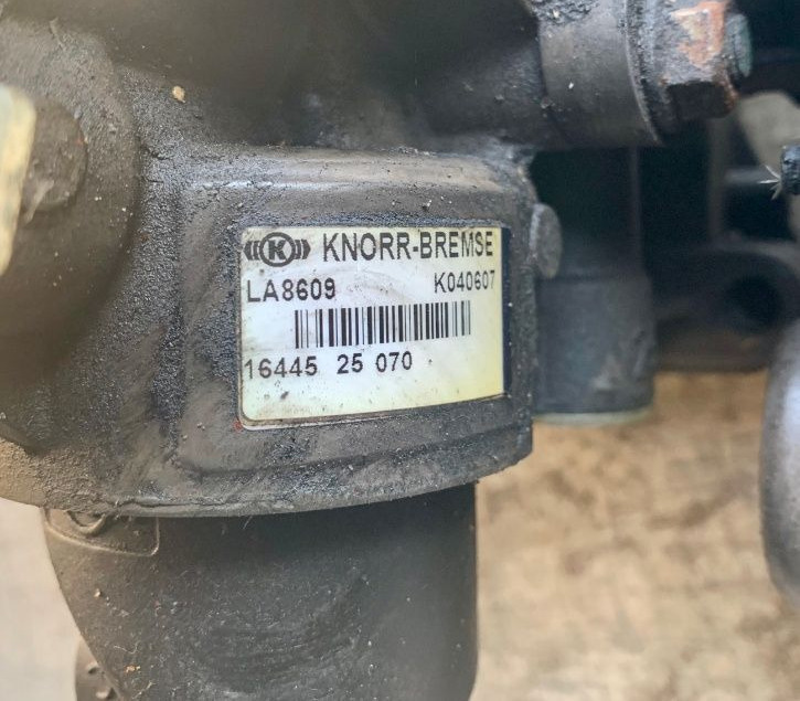 Knorr-Bremse Zespół przygotowania powietrza LA8609 IVECO Stralis truck - מערכת כניסת אוויר עבור משאית: תמונה 4 Knorr-Bremse Zespół przygotowania powietrza LA8609 IVECO Stralis truck - מערכת כניסת אוויר עבור משאית: תמונה 4