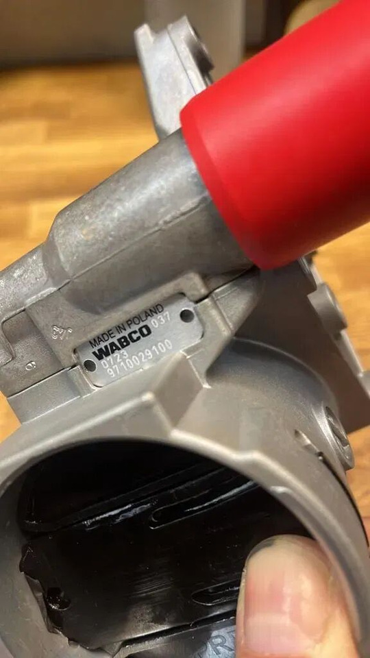 NOWY ZAWÓR PARKUJĄCO LUZUJĄCY WABCO 9710029100 - שסתום בלמים עבור משאית: תמונה 2 NOWY ZAWÓR PARKUJĄCO LUZUJĄCY WABCO 9710029100 - שסתום בלמים עבור משאית: תמונה 2