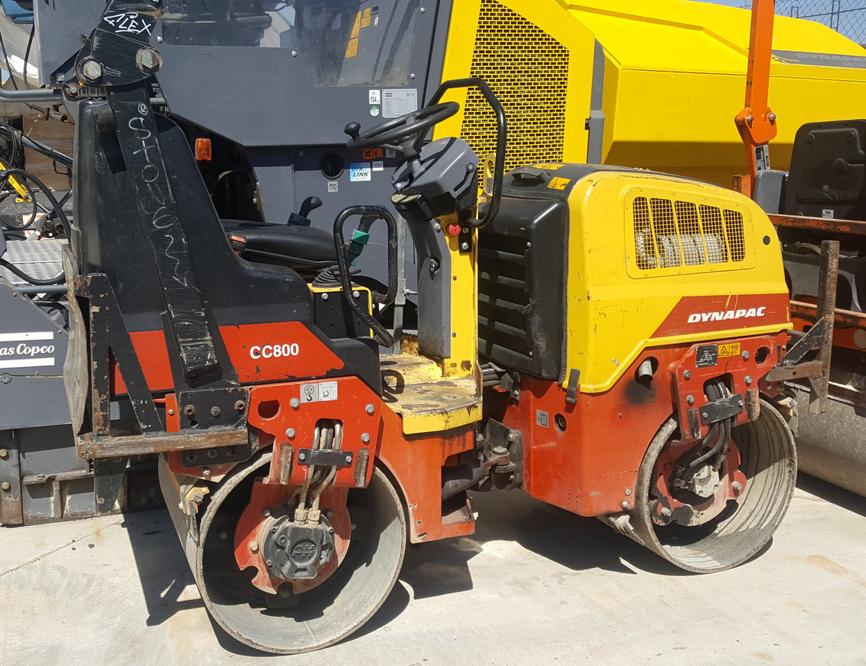 Doble Vibrante Dynapac CC 800 - רולר כביש: תמונה 1 Doble Vibrante Dynapac CC 800 - רולר כביש: תמונה 1