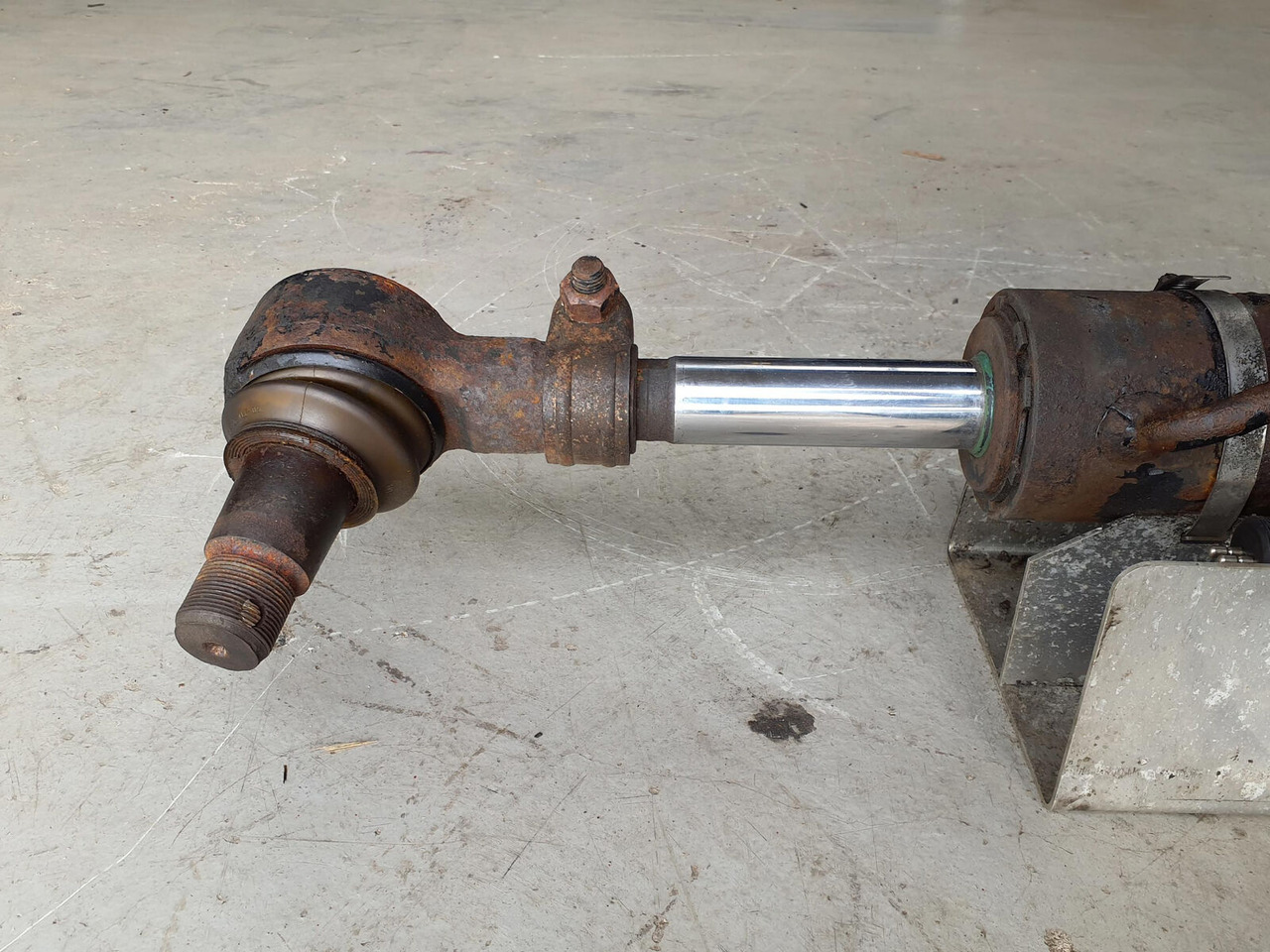 FAUN ATF 45-3 steering cilinder right axle 3 - צילינדר הידרולי עבור עגורן נייד: תמונה 5 FAUN ATF 45-3 steering cilinder right axle 3 - צילינדר הידרולי עבור עגורן נייד: תמונה 5