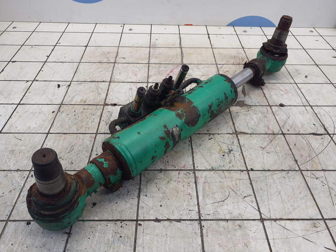 FAUN ATF 60-3 axle 3 steering lock cylinder left side - צילינדר הידרולי עבור עגורן נייד: תמונה 4 FAUN ATF 60-3 axle 3 steering lock cylinder left side - צילינדר הידרולי עבור עגורן נייד: תמונה 4