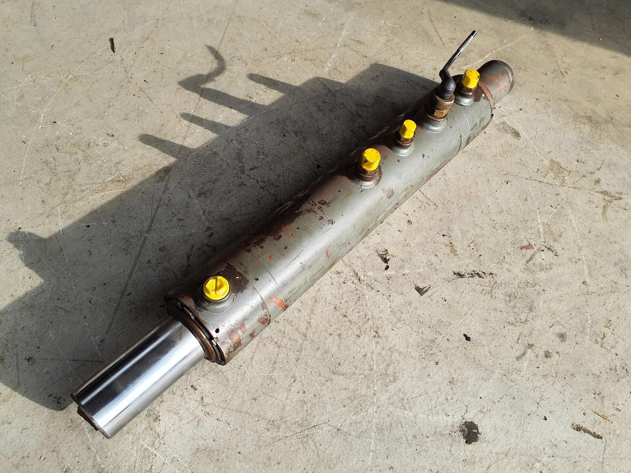 Grove GMK 2035 steering locking cylinder - צילינדר הידרולי עבור עגורן נייד: תמונה 2 Grove GMK 2035 steering locking cylinder - צילינדר הידרולי עבור עגורן נייד: תמונה 2