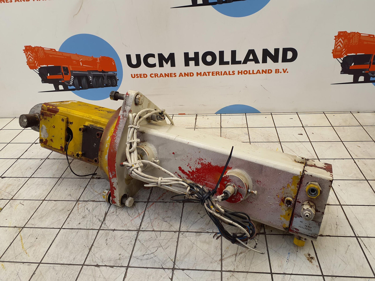 Grove GMK 3050 counterweight cylinder - צילינדר הידרולי עבור עגורן נייד: תמונה 3 Grove GMK 3050 counterweight cylinder - צילינדר הידרולי עבור עגורן נייד: תמונה 3