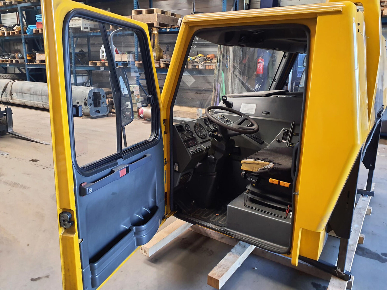 Grove GMK 3050 driver cabine complete - תא עבור עגורן נייד: תמונה 5 Grove GMK 3050 driver cabine complete - תא עבור עגורן נייד: תמונה 5