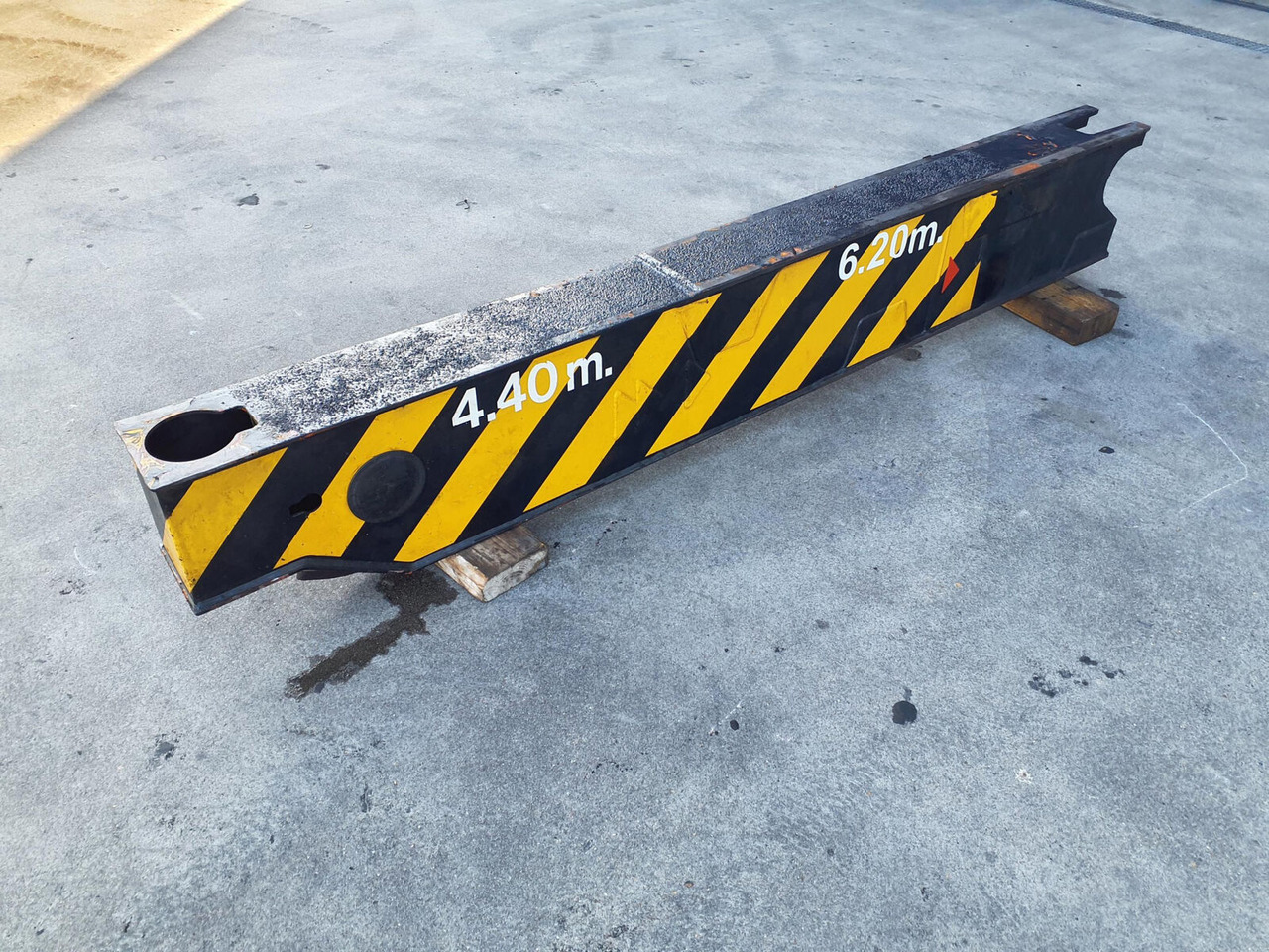 Grove GMK 3050 outrigger beam front - מתלה עבור עגורן נייד: תמונה 2 Grove GMK 3050 outrigger beam front - מתלה עבור עגורן נייד: תמונה 2