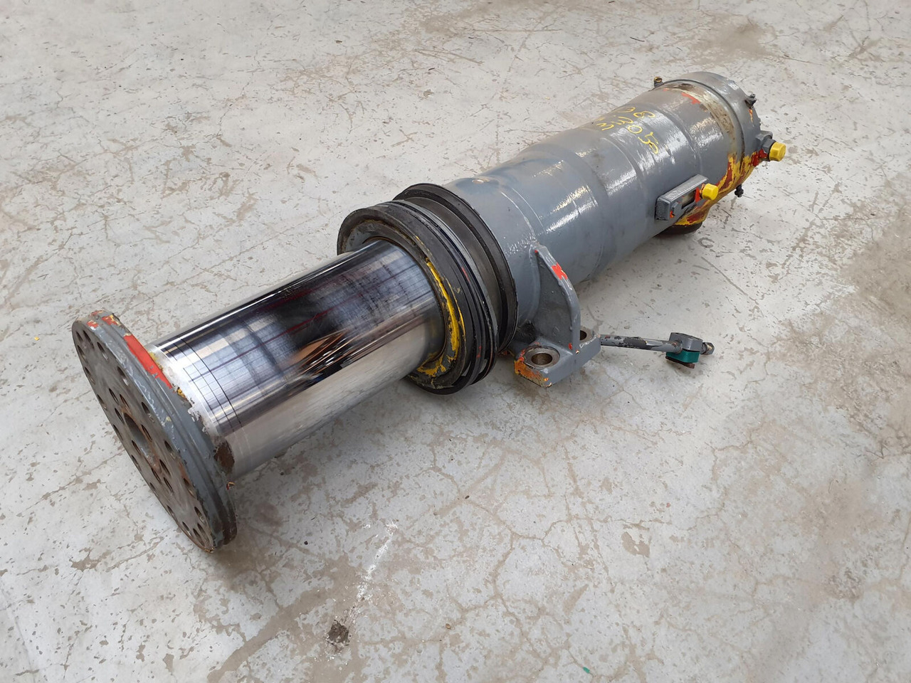 Grove GMK 3050 suspension cylinder - צילינדר הידרולי עבור עגורן: תמונה 2 Grove GMK 3050 suspension cylinder - צילינדר הידרולי עבור עגורן: תמונה 2