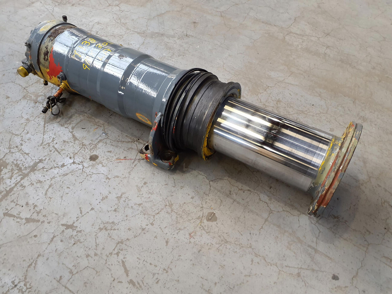 Grove GMK 3050 suspension cylinder - צילינדר הידרולי עבור עגורן לכל שטח: תמונה 3 Grove GMK 3050 suspension cylinder - צילינדר הידרולי עבור עגורן לכל שטח: תמונה 3