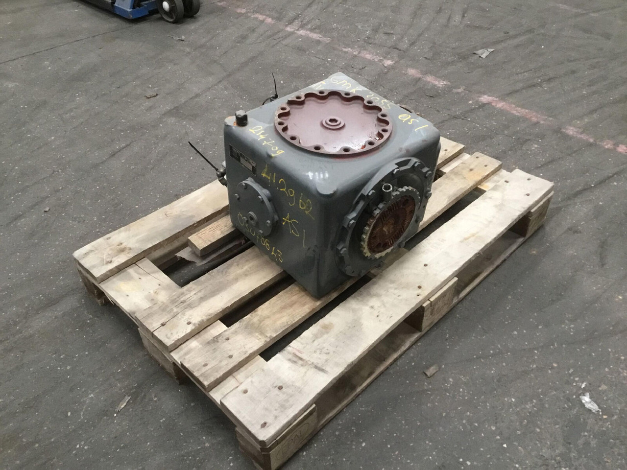 Grove GMK 3055 diff box axle nr 1 - הילוך דיפרנציאלי עבור עגורן נייד: תמונה 4 Grove GMK 3055 diff box axle nr 1 - הילוך דיפרנציאלי עבור עגורן נייד: תמונה 4