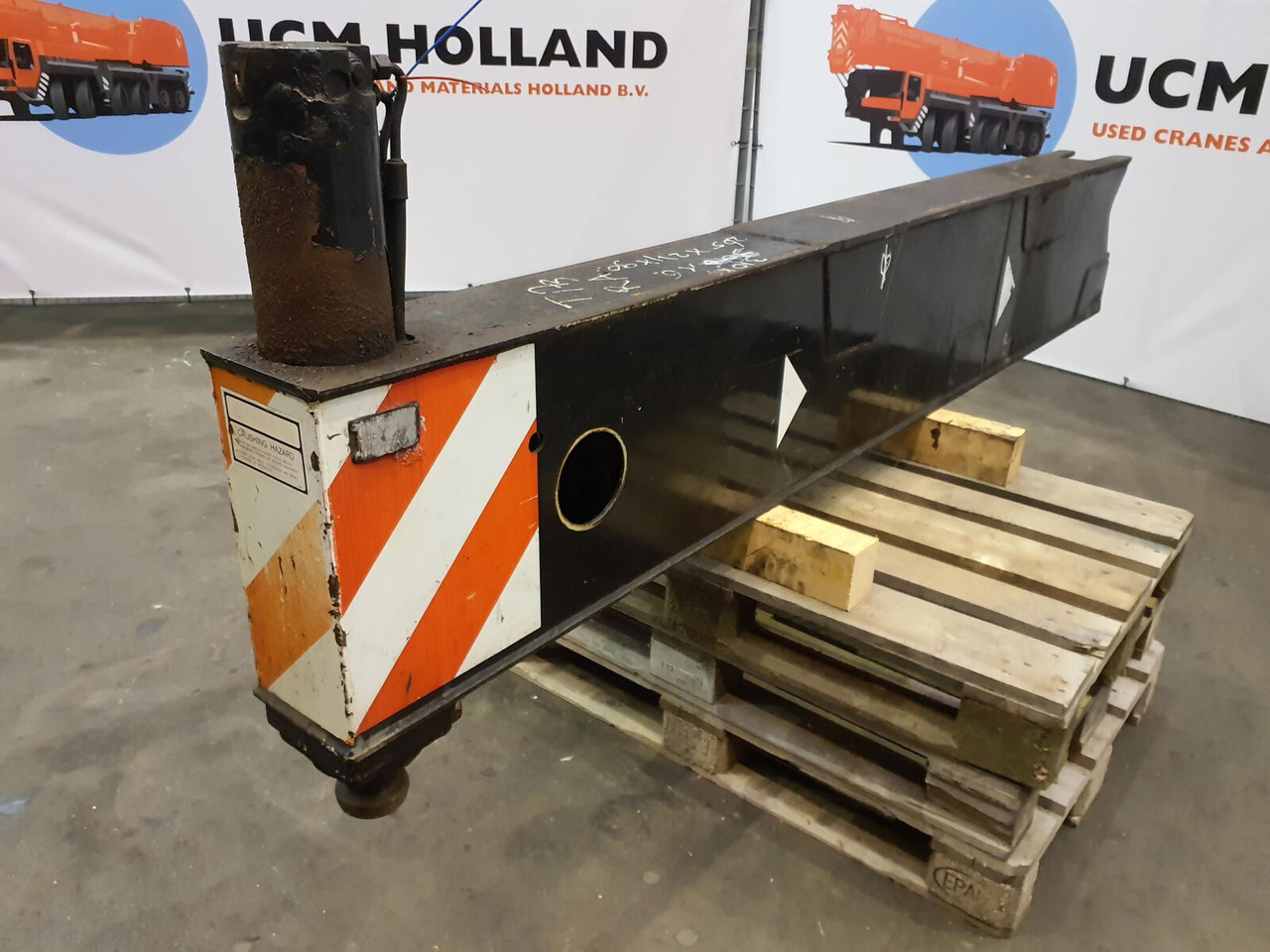 Grove GMK 3055 sliding beam complete rear - מתלה עבור עגורן נייד: תמונה 2 Grove GMK 3055 sliding beam complete rear - מתלה עבור עגורן נייד: תמונה 2