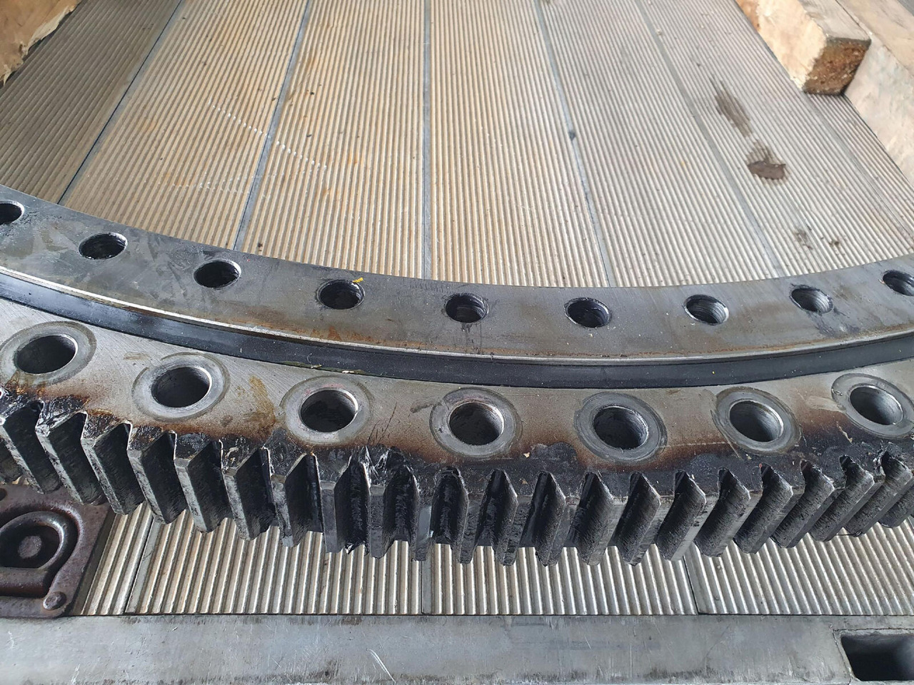 Grove GMK 4100L slewing gear - טבעת רוטציה עבור עגורן נייד: תמונה 3 Grove GMK 4100L slewing gear - טבעת רוטציה עבור עגורן נייד: תמונה 3