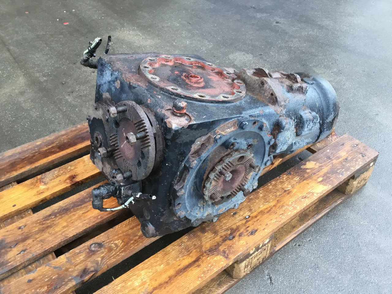 Grove GMK 5100 diff box axle 4 - הילוך דיפרנציאלי עבור עגורן נייד: תמונה 2 Grove GMK 5100 diff box axle 4 - הילוך דיפרנציאלי עבור עגורן נייד: תמונה 2