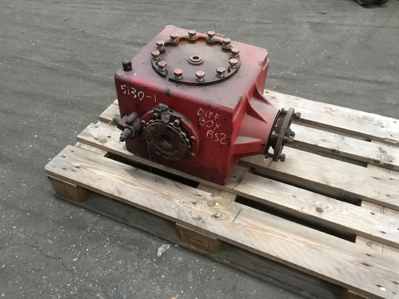 Grove GMK 5130-1 axle 2 diff box - הילוך דיפרנציאלי עבור עגורן נייד: תמונה 1 Grove GMK 5130-1 axle 2 diff box - הילוך דיפרנציאלי עבור עגורן נייד: תמונה 1