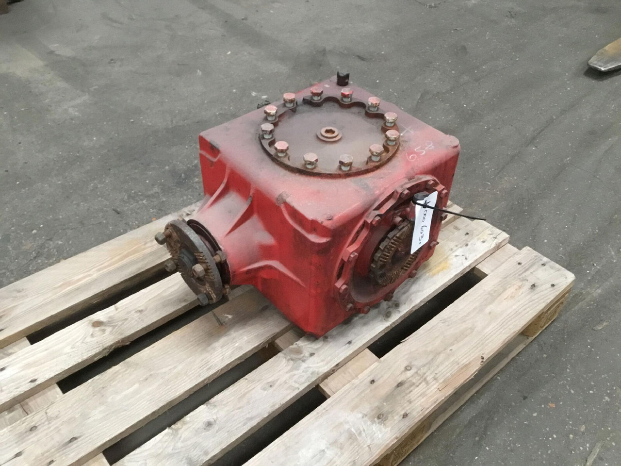 Grove GMK 5130-1 axle 2 diff box - הילוך דיפרנציאלי עבור עגורן נייד: תמונה 2 Grove GMK 5130-1 axle 2 diff box - הילוך דיפרנציאלי עבור עגורן נייד: תמונה 2