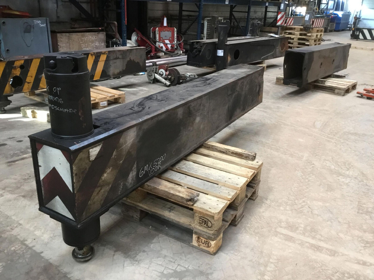 Grove GMK 5200 outrigger beam front - מתלה עבור עגורן נייד: תמונה 2 Grove GMK 5200 outrigger beam front - מתלה עבור עגורן נייד: תמונה 2