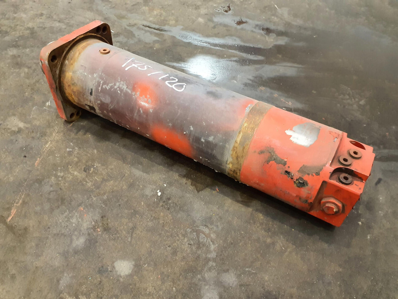 Grove GMK 5220, 5170 outrigger cylinder - מתלה עבור עגורן נייד: תמונה 3 Grove GMK 5220, 5170 outrigger cylinder - מתלה עבור עגורן נייד: תמונה 3