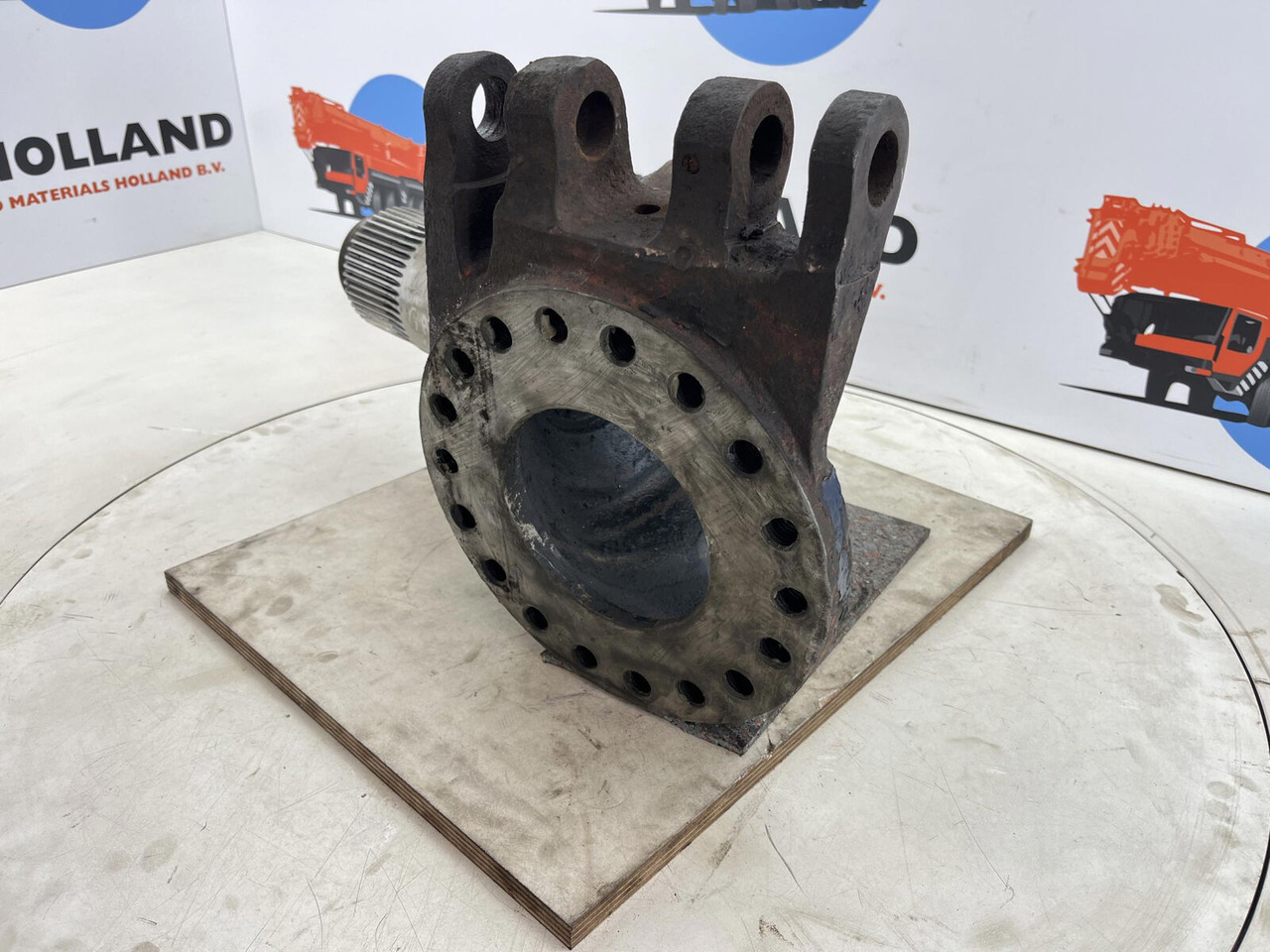 Grove GMK Steering knuckle 16 holes - מפרק היגוי עבור עגורן נייד: תמונה 4 Grove GMK Steering knuckle 16 holes - מפרק היגוי עבור עגורן נייד: תמונה 4