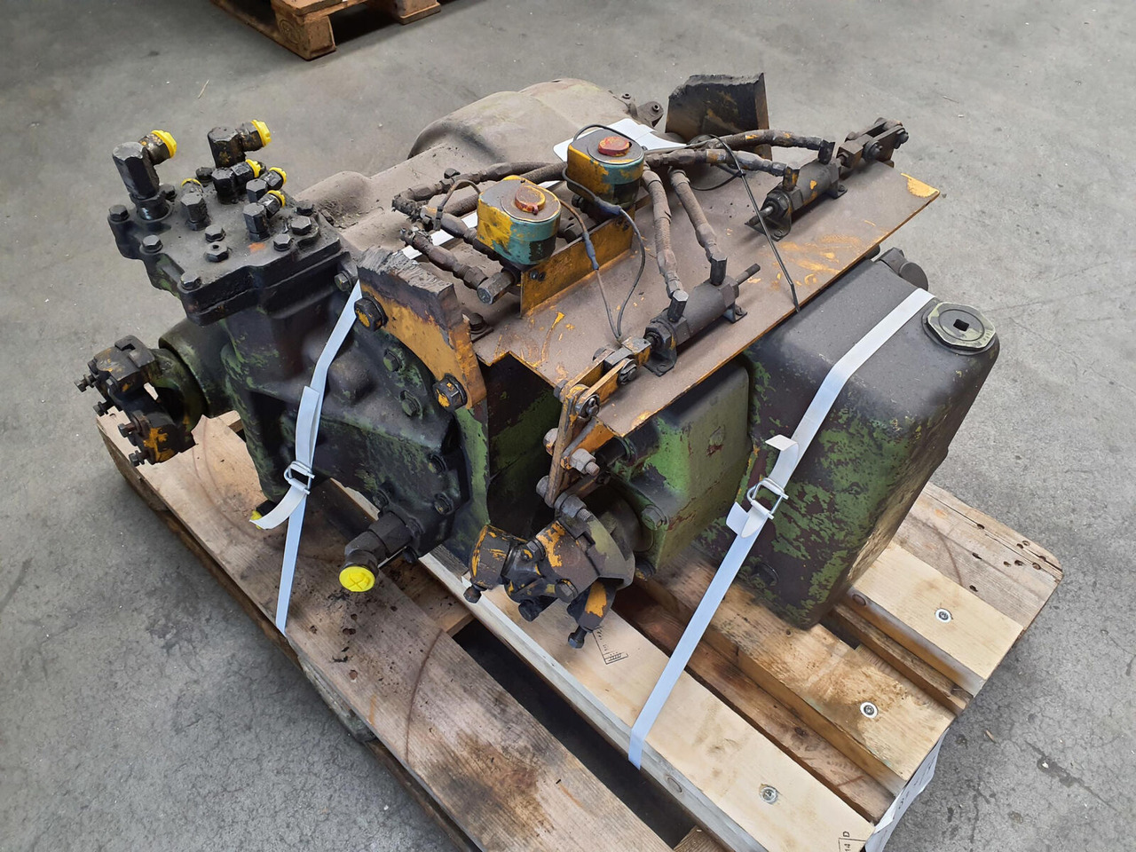 Grove RT 65S Gearbox Clark R28621-8 - תיבת הילוכים עבור עגורן נייד: תמונה 1 Grove RT 65S Gearbox Clark R28621-8 - תיבת הילוכים עבור עגורן נייד: תמונה 1