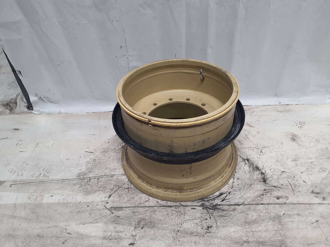 Grove Rim 525/80R25 12 20.5 3p - חישוק: תמונה 1 Grove Rim 525/80R25 12 20.5 3p - חישוק: תמונה 1
