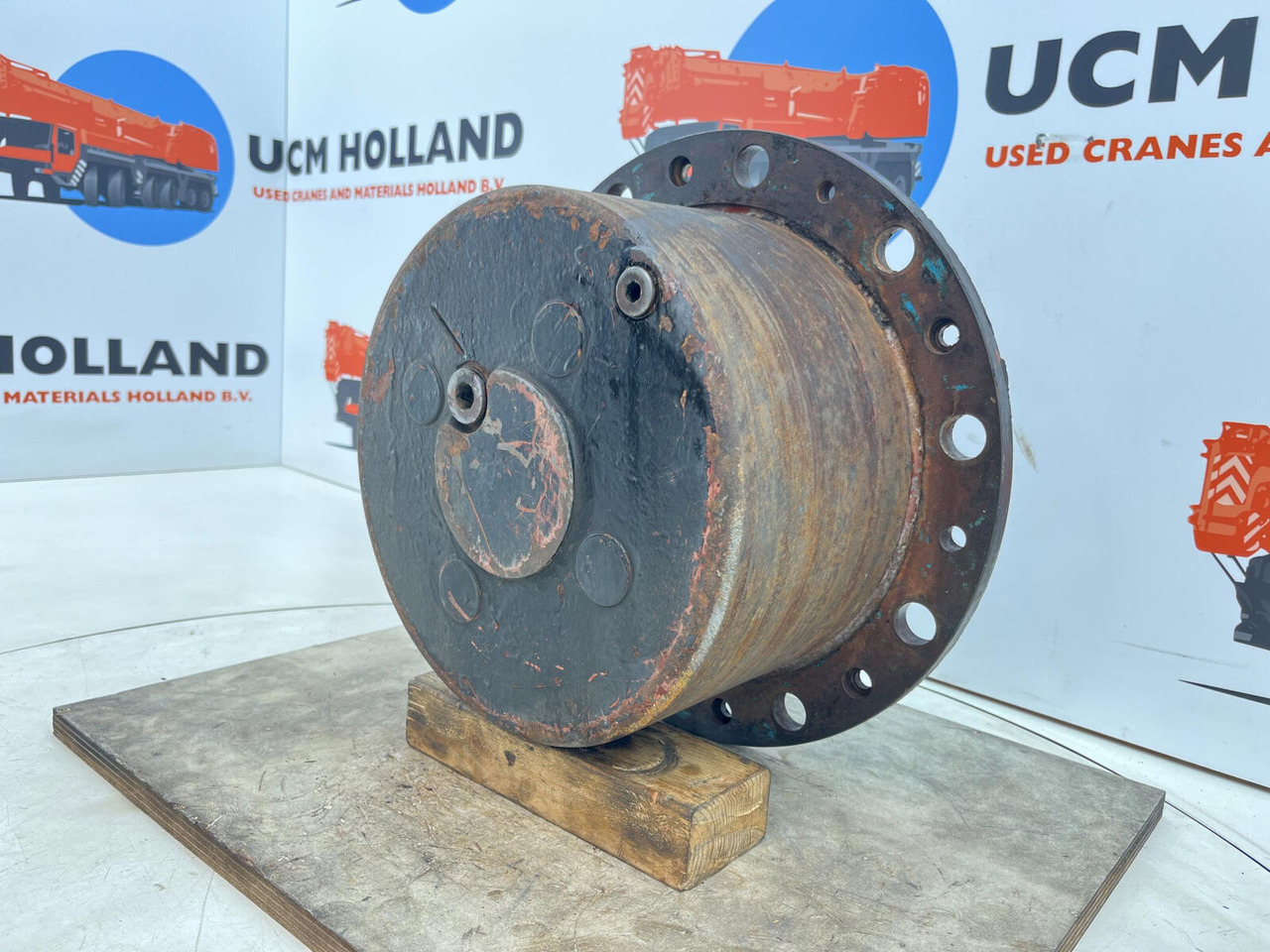 Kessler planetary gear 22-25-74-40-4pl-H172-46 - הנעה סופית עבור עגורן: תמונה 2 Kessler planetary gear 22-25-74-40-4pl-H172-46 - הנעה סופית עבור עגורן: תמונה 2