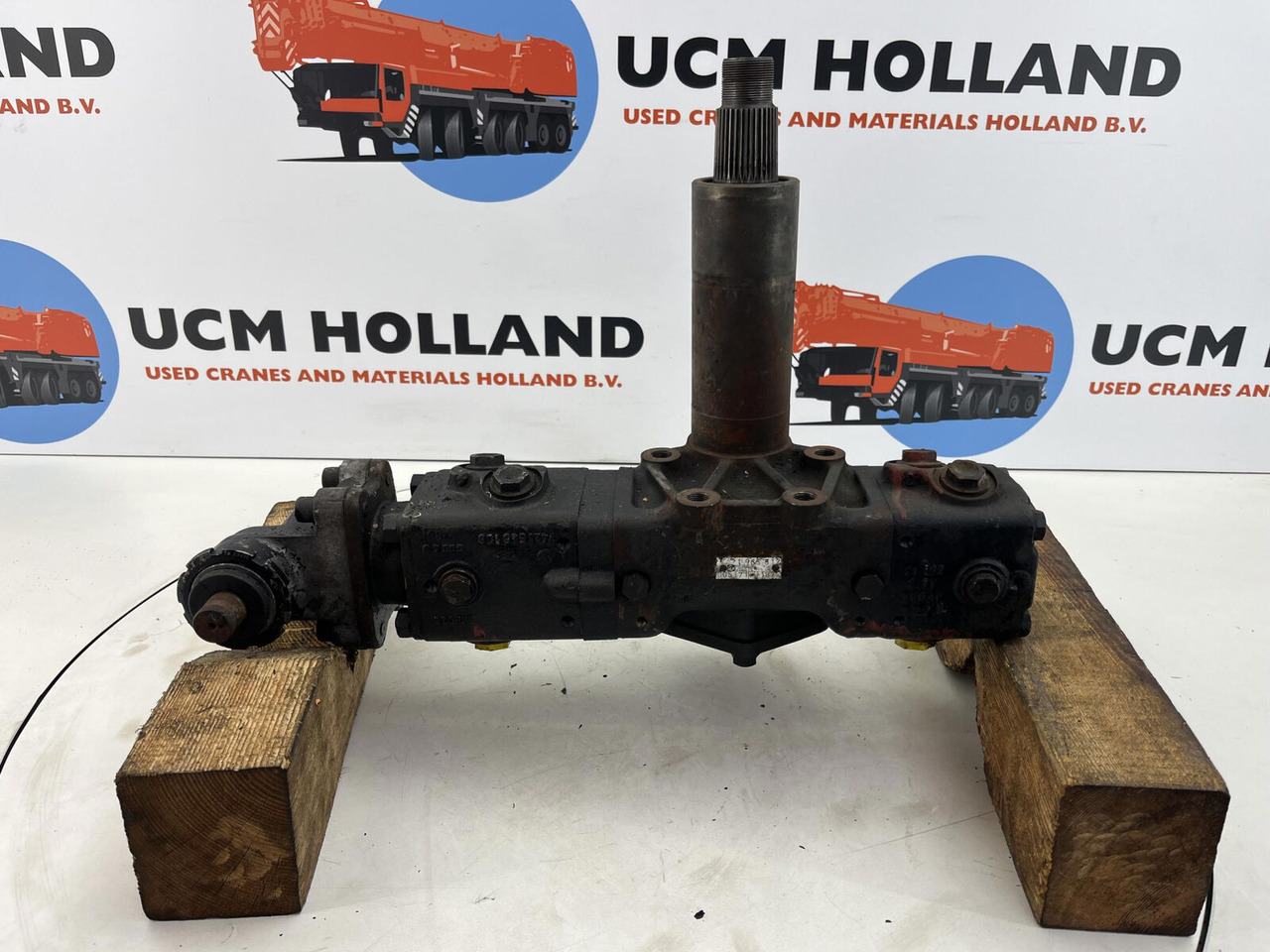 Krupp 70 GMT/AT steering box - ציוד היגוי עבור עגורן נייד: תמונה 1 Krupp 70 GMT/AT steering box - ציוד היגוי עבור עגורן נייד: תמונה 1