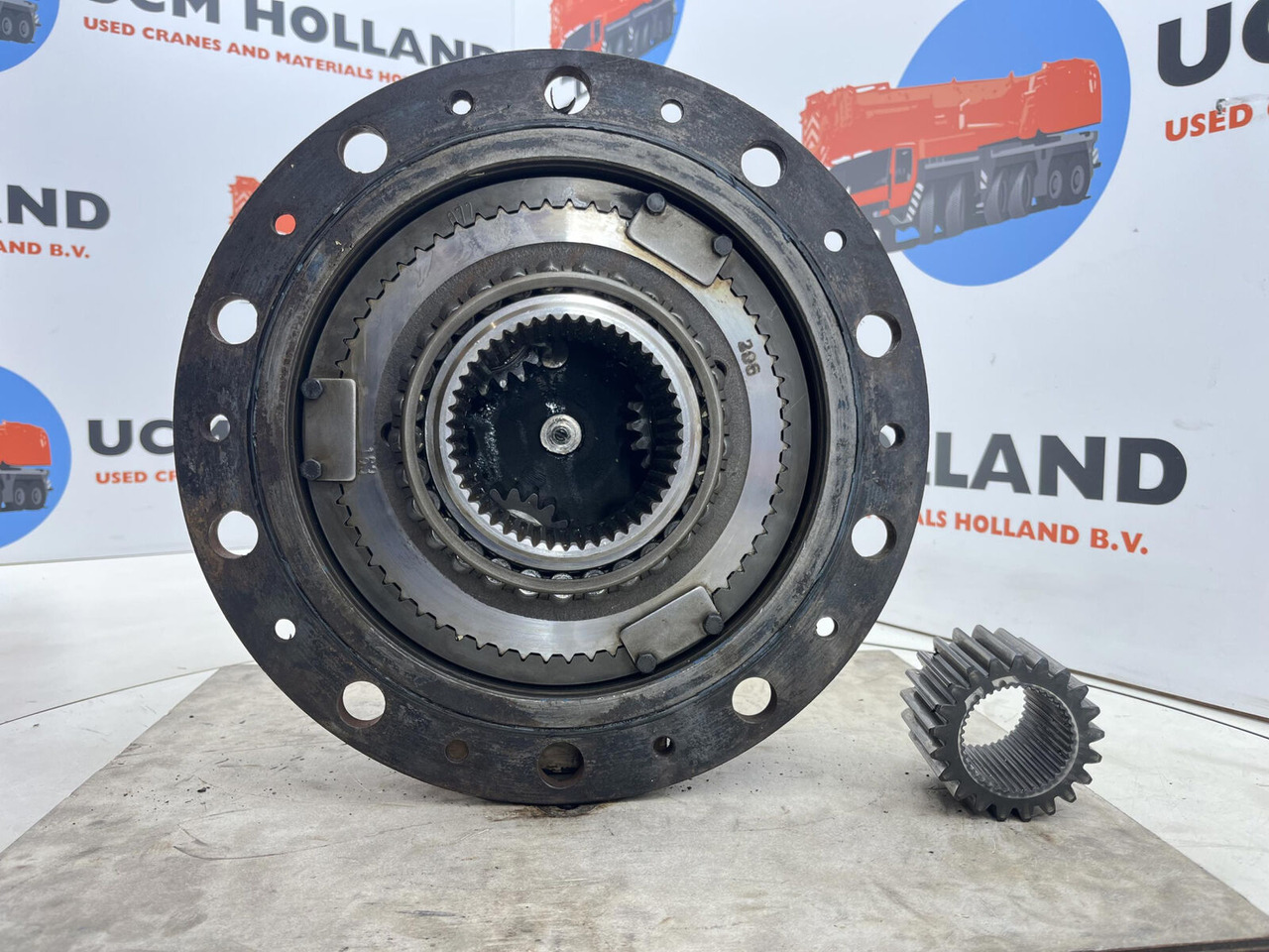 Krupp 70 GMT planetary gear 21-21-63-40-3pl-H135-46 - הנעה סופית עבור עגורן נייד: תמונה 5 Krupp 70 GMT planetary gear 21-21-63-40-3pl-H135-46 - הנעה סופית עבור עגורן נייד: תמונה 5