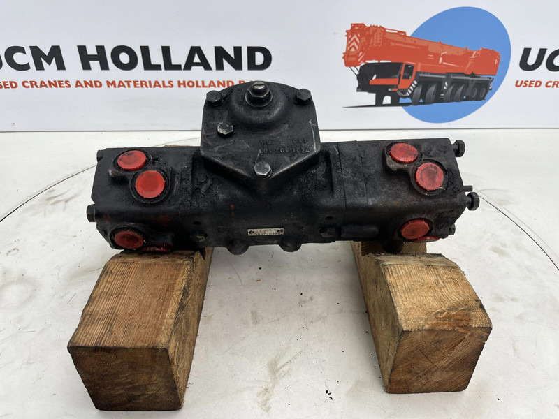 Krupp KMK 4070 steering box only for parts - עמודת היגוי עבור עגורן: תמונה 5 Krupp KMK 4070 steering box only for parts - עמודת היגוי עבור עגורן: תמונה 5