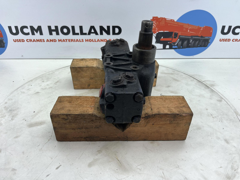 Krupp KMK 4070 steering box only for parts - עמודת היגוי עבור עגורן: תמונה 4 Krupp KMK 4070 steering box only for parts - עמודת היגוי עבור עגורן: תמונה 4
