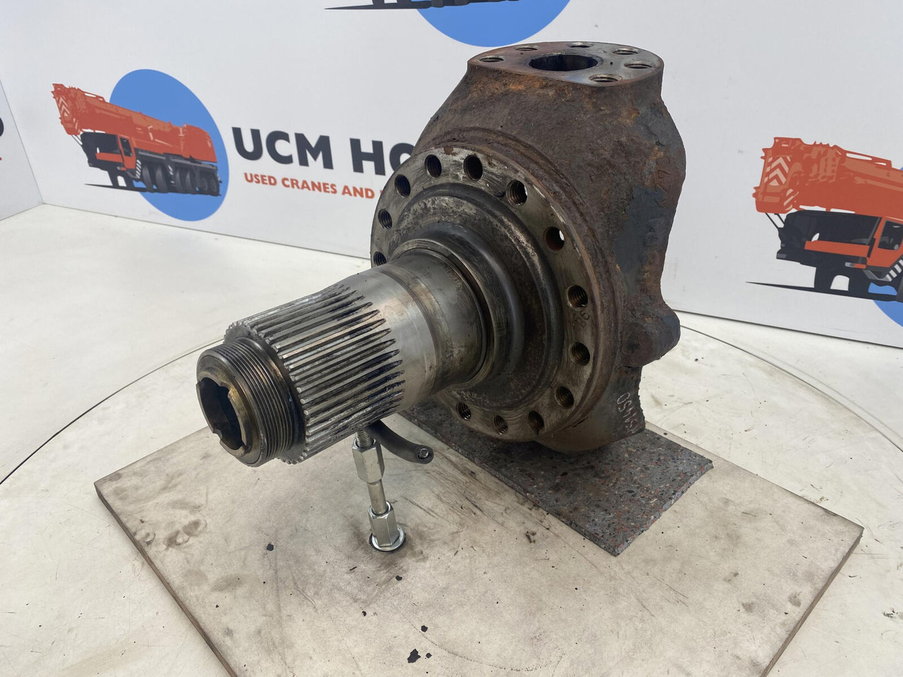Liebherr LTM 1025 Steering knuckle 16 holes axle 1 - מפרק היגוי עבור עגורן נייד: תמונה 1 Liebherr LTM 1025 Steering knuckle 16 holes axle 1 - מפרק היגוי עבור עגורן נייד: תמונה 1