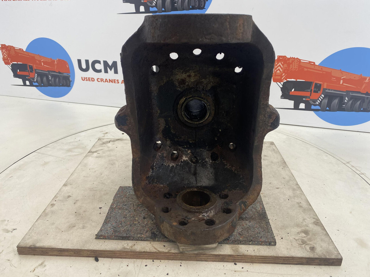 Liebherr LTM 1025 Steering knuckle 16 holes axle 1 - מפרק היגוי עבור עגורן נייד: תמונה 5 Liebherr LTM 1025 Steering knuckle 16 holes axle 1 - מפרק היגוי עבור עגורן נייד: תמונה 5
