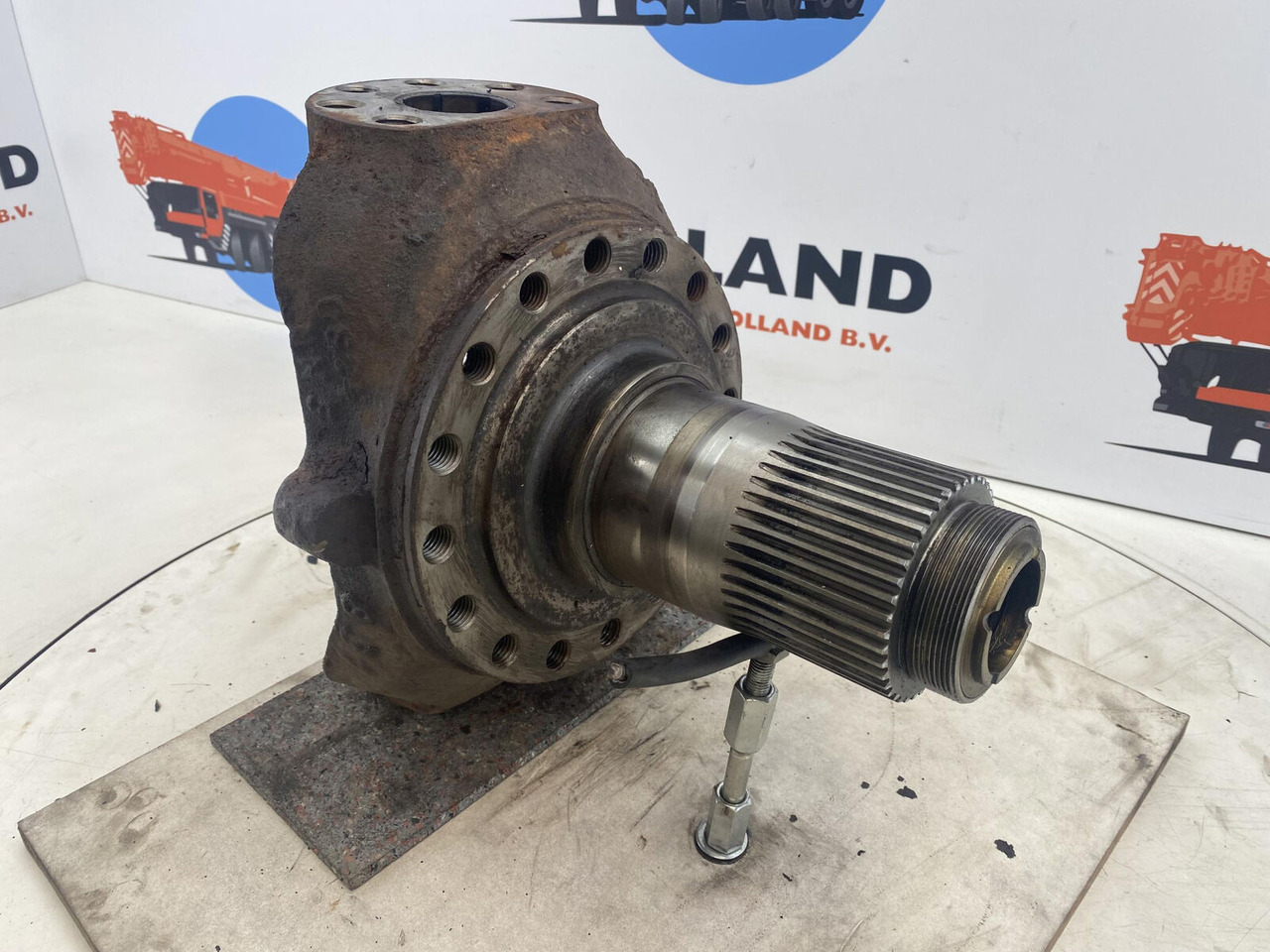 Liebherr LTM 1025 Steering knuckle 16 holes axle 1 - מפרק היגוי עבור עגורן נייד: תמונה 3 Liebherr LTM 1025 Steering knuckle 16 holes axle 1 - מפרק היגוי עבור עגורן נייד: תמונה 3