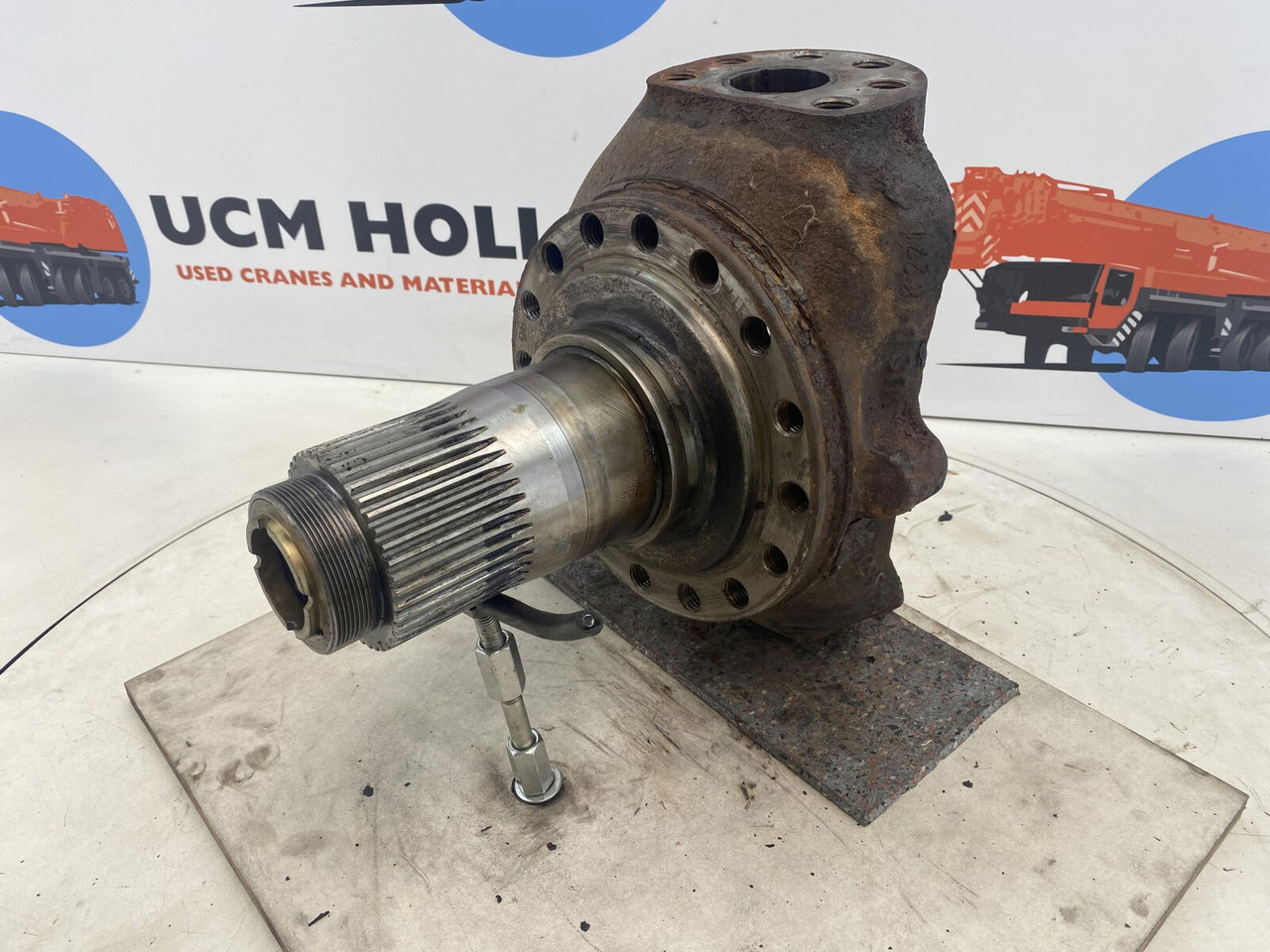 Liebherr LTM 1025 Steering knuckle 16 holes axle 1 - מפרק היגוי עבור עגורן נייד: תמונה 1 Liebherr LTM 1025 Steering knuckle 16 holes axle 1 - מפרק היגוי עבור עגורן נייד: תמונה 1