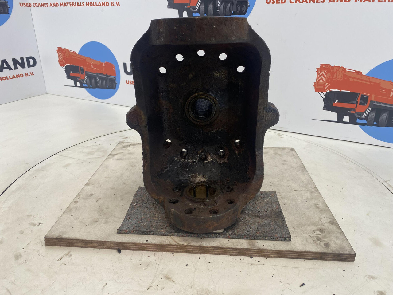 Liebherr LTM 1025 Steering knuckle 16 holes axle 1 - מפרק היגוי עבור עגורן נייד: תמונה 5 Liebherr LTM 1025 Steering knuckle 16 holes axle 1 - מפרק היגוי עבור עגורן נייד: תמונה 5